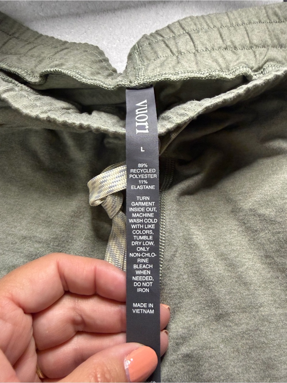 Vuori women’s size large Olive Drawstring Sweatpants with cuffed leg - Picture 3 of 7